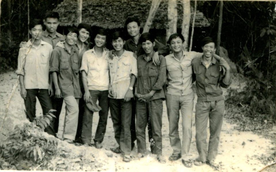 Bài 21/6 - Nhà báo Vũ Xuân Bân: Còn đi, còn viết sau hơn nửa thế kỷ - Ảnh 2. Bài 21/6 - Nhà báo Vũ Xuân Bân: Còn đi, còn viết sau hơn nửa thế kỷ - Ảnh 2.