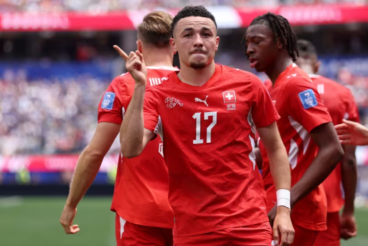 Chiến thuật World Cup 2026 hôm nay: Đòn quyết định của HLV Murat Yakin hạ gục Bosnia - Ảnh 4. Chiến thuật World Cup 2026 hôm nay: Đòn quyết định của HLV Murat Yakin hạ gục Bosnia - Ảnh 4.