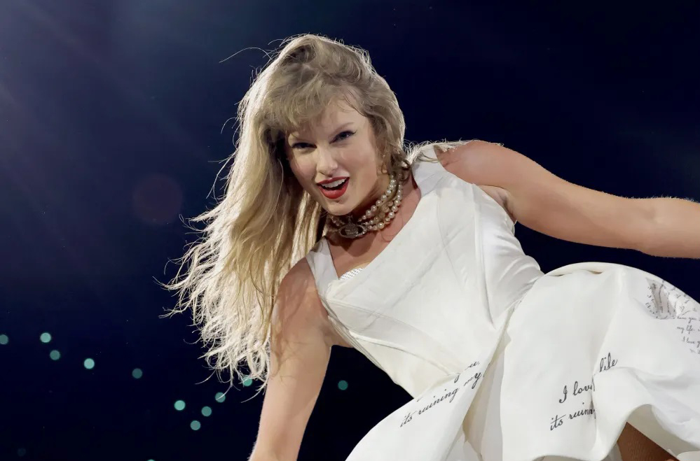 Taylor Swift: Gương mặt trẻ nhất được Vinh danh trong Đại sảnh Danh vọng Nhạc sĩ - Ảnh 6.