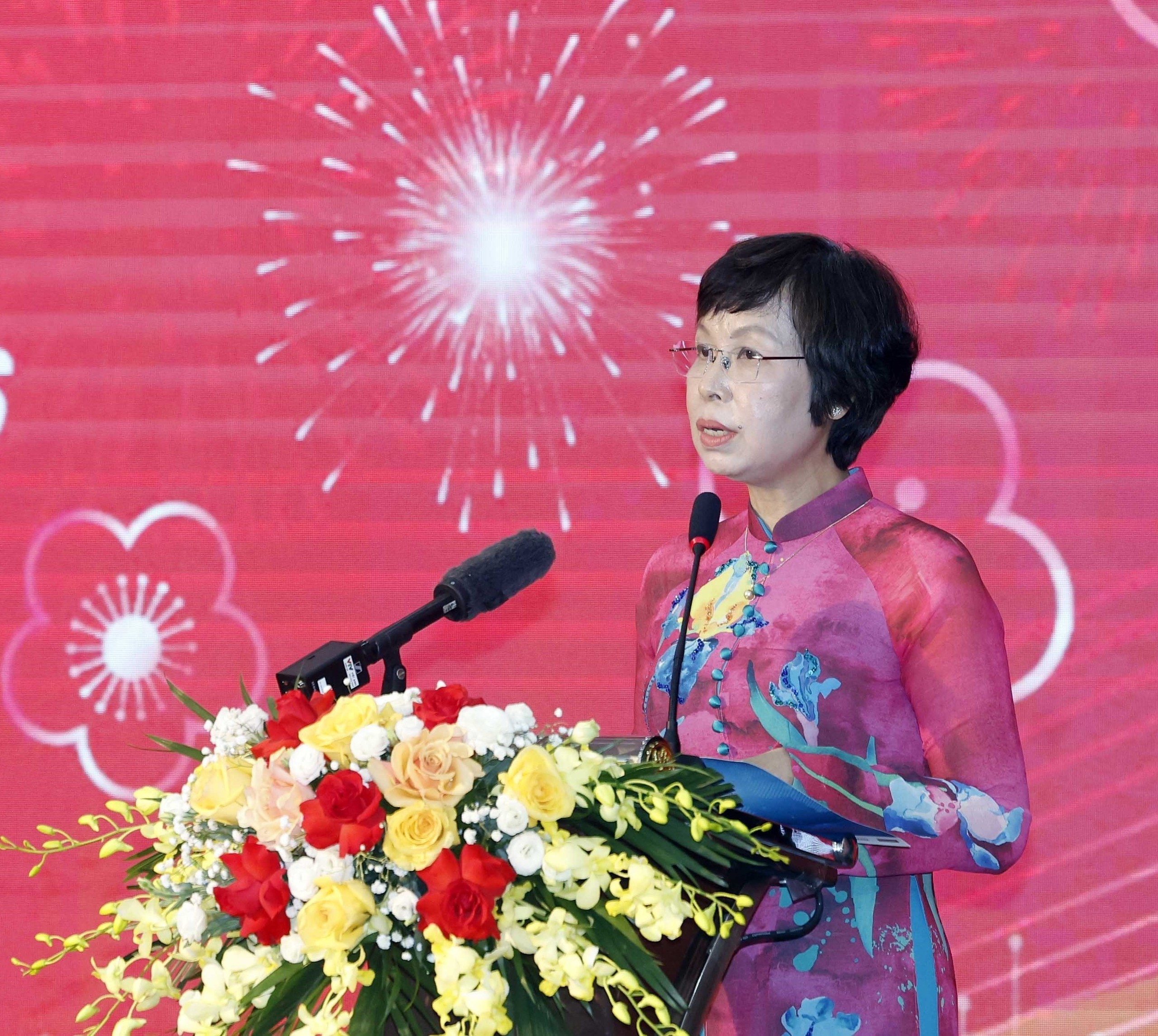 Nhà báo Vũ Việt Trang, Tổng Giám đốc TTXVN: “Người làm báo hôm nay phải nhanh hơn, nhưng đồng thời cũng phải bản lĩnh hơn” - Ảnh 2. Nhà báo Vũ Việt Trang, Tổng Giám đốc TTXVN: “Người làm báo hôm nay phải nhanh hơn, nhưng đồng thời cũng phải bản lĩnh hơn” - Ảnh 2.