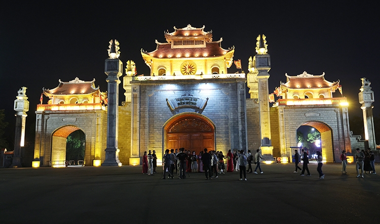 Phát triển kinh tế đêm gắn với di sản Đền Hùng - Ảnh 1.