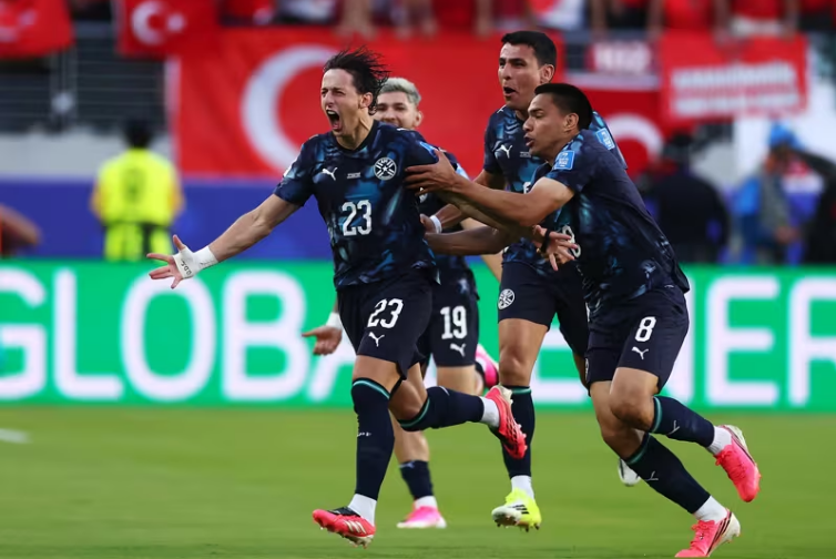Cầu thủ Paraguay ăn mừng bàn thắng sớm của Galarrza. Ảnh: FIFA Cầu thủ Paraguay ăn mừng bàn thắng sớm của Galarrza. Ảnh: FIFA