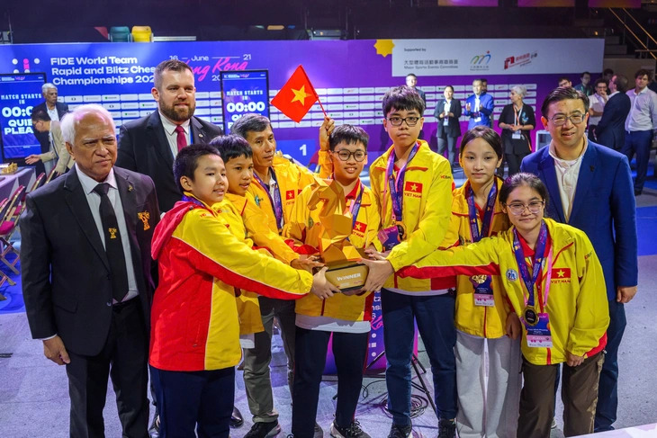 Đội Việt Nam vô địch giải cờ vua thế giới FIDE World Team Amateur Rapid Chess Cup 2026 - Ảnh 1. Đội Việt Nam vô địch giải cờ vua thế giới FIDE World Team Amateur Rapid Chess Cup 2026 - Ảnh 1.