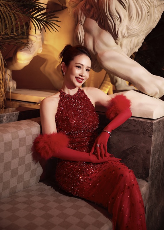 Hương Giang khẳng định thần thái ngôi sao trên thảm đỏ Press Choice Award - Ảnh 4. Hương Giang khẳng định thần thái ngôi sao trên thảm đỏ Press Choice Award - Ảnh 4.
