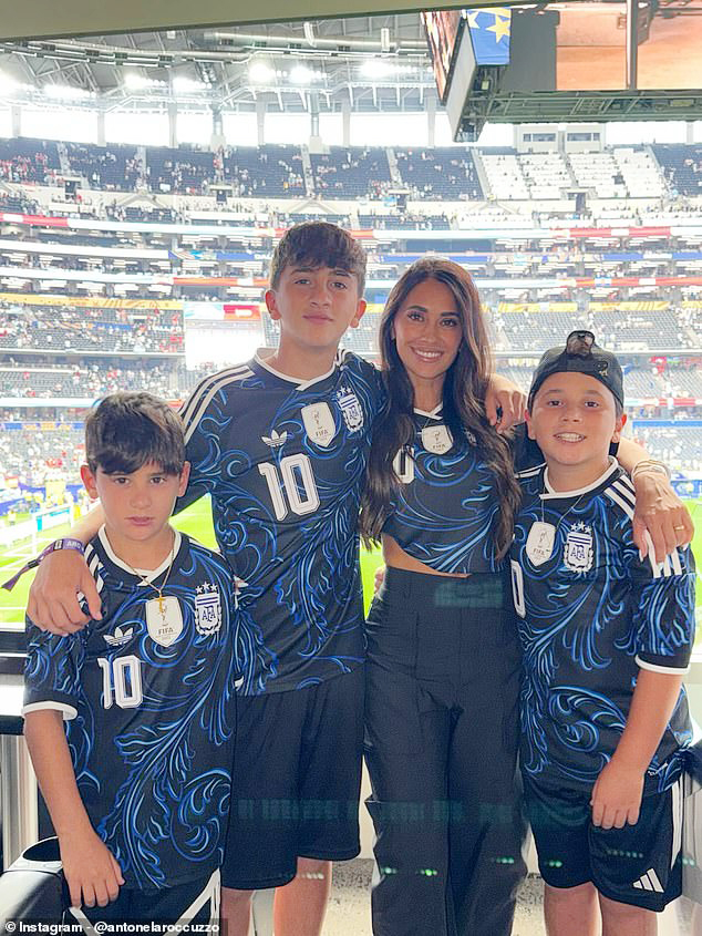 Messi phá kỷ lục World Cup, vợ gửi thông điệp đầy xúc động - Ảnh 1. Messi phá kỷ lục World Cup, vợ gửi thông điệp đầy xúc động - Ảnh 1.