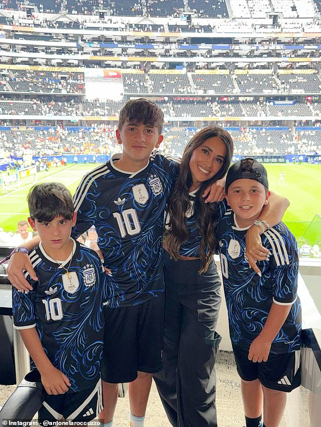 Messi phá kỷ lục World Cup, vợ gửi thông điệp đầy xúc động - Ảnh 2. Messi phá kỷ lục World Cup, vợ gửi thông điệp đầy xúc động - Ảnh 2.