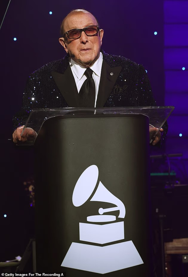 Clive Davis qua đời ở tuổi 94, khép lại một kỷ nguyên của làng nhạc thế giới - Ảnh 3. Clive Davis qua đời ở tuổi 94, khép lại một kỷ nguyên của làng nhạc thế giới - Ảnh 3.