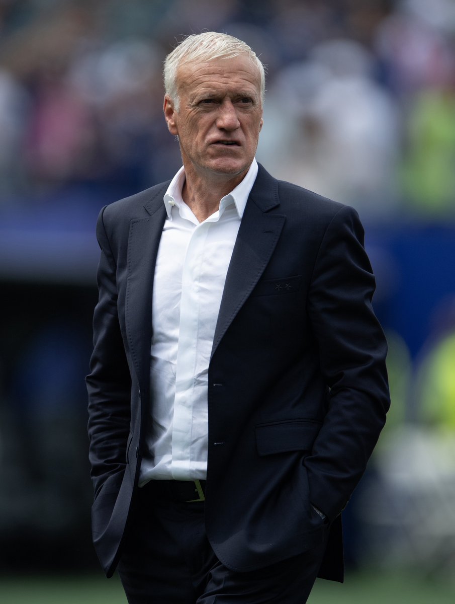 HLV Didier Deschamps về Pháp chịu tang mẹ. Ảnh: Twitter Romano HLV Didier Deschamps về Pháp chịu tang mẹ. Ảnh: Twitter Romano