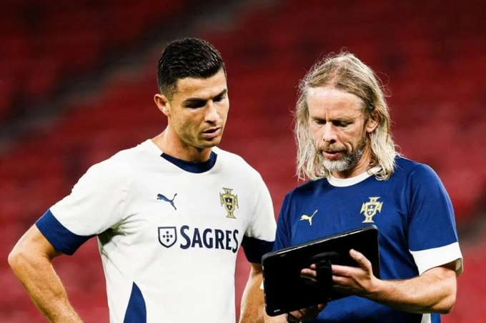 Austin MacPhee: Chuyên gia bóng chết, vũ khí bí mật của Bồ Đào Nha ở World Cup 2026 - Ảnh 1. Austin MacPhee: Chuyên gia bóng chết, vũ khí bí mật của Bồ Đào Nha ở World Cup 2026 - Ảnh 1.