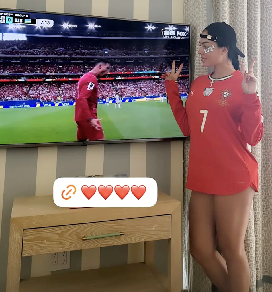 Hôn thê gây chú ý với màn ăn mừng táo bạo sau đêm lịch sử của Cristiano Ronaldo - Ảnh 1. Hôn thê gây chú ý với màn ăn mừng táo bạo sau đêm lịch sử của Cristiano Ronaldo - Ảnh 1.