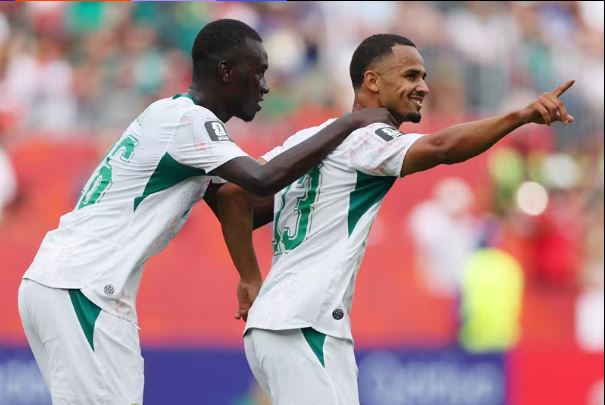 Senegal hủy diệt Iraq 5-0, lách qua khe cửa hẹp để giành vé vào vòng knock-out - Ảnh 2.