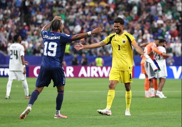 Thủ thành Vozinha: Vừa đưa đội tuyển vào vòng knock-out World Cup, vừa... thất nghiệp - Ảnh 1.