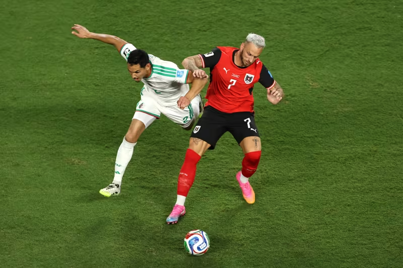 TRỰC TIẾP bóng đá Algeria 0-0 Áo (Hiệp 1): Arnautovic, Mahrez đá chính - Ảnh 2. TRỰC TIẾP bóng đá Algeria 0-0 Áo (Hiệp 1): Arnautovic, Mahrez đá chính - Ảnh 2.