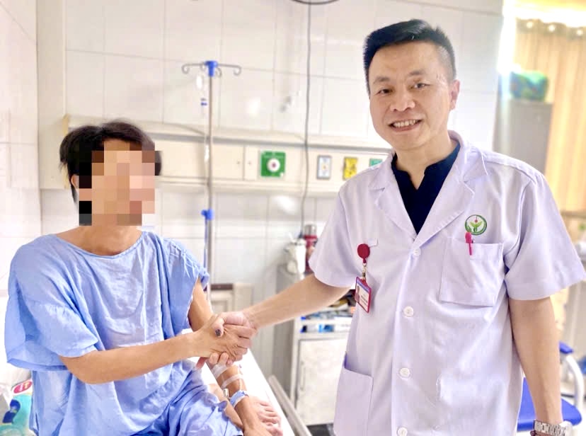 Đứt rời trực tràng do nhiễm trùng nặng: Thách thức điều trị ca bệnh hiếm gặp - Ảnh 2.