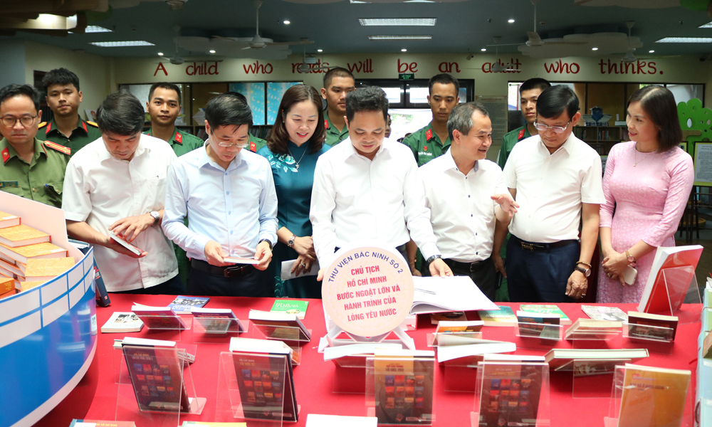 Giới thiệu tư liệu quý kỷ niệm 115 năm Ngày Bác Hồ ra đi tìm đường cứu nước - Ảnh 1.