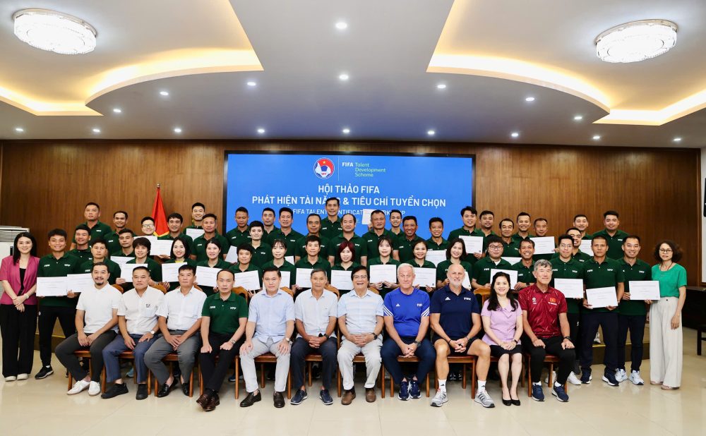 Tin nóng bóng đá Việt hôm nay 4/6: U19 Việt Nam có lực lượng mạnh nhất đấu Myanmar; HLV Mai Đức Chung ủng hộ đồng bào khó khăn - Ảnh 3. Tin nóng bóng đá Việt hôm nay 4/6: U19 Việt Nam có lực lượng mạnh nhất đấu Myanmar; HLV Mai Đức Chung ủng hộ đồng bào khó khăn - Ảnh 3.