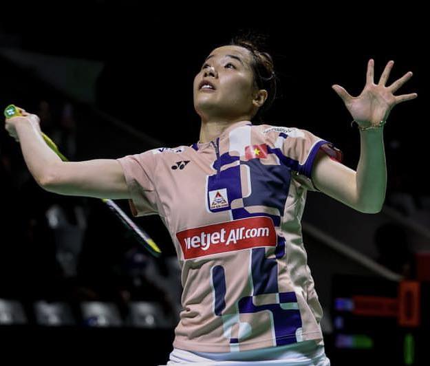 Lại thua hoa khôi cầu lông Thái Lan, Nguyễn Thùy Linh chia tay Indonesia Open ngay vòng 1 - Ảnh 2.