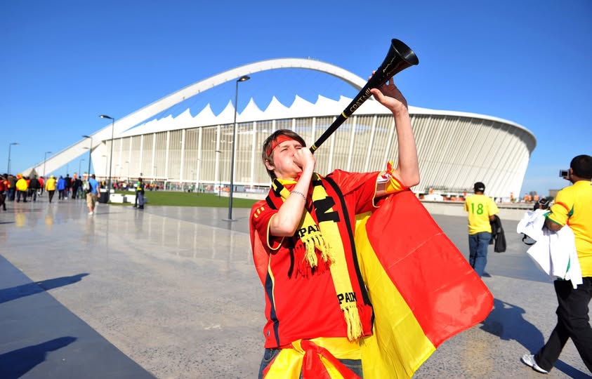 Danh sách vật dụng FIFA cấm tại World Cup 2026, chai nước cũng không được mang vào sân - Ảnh 2.