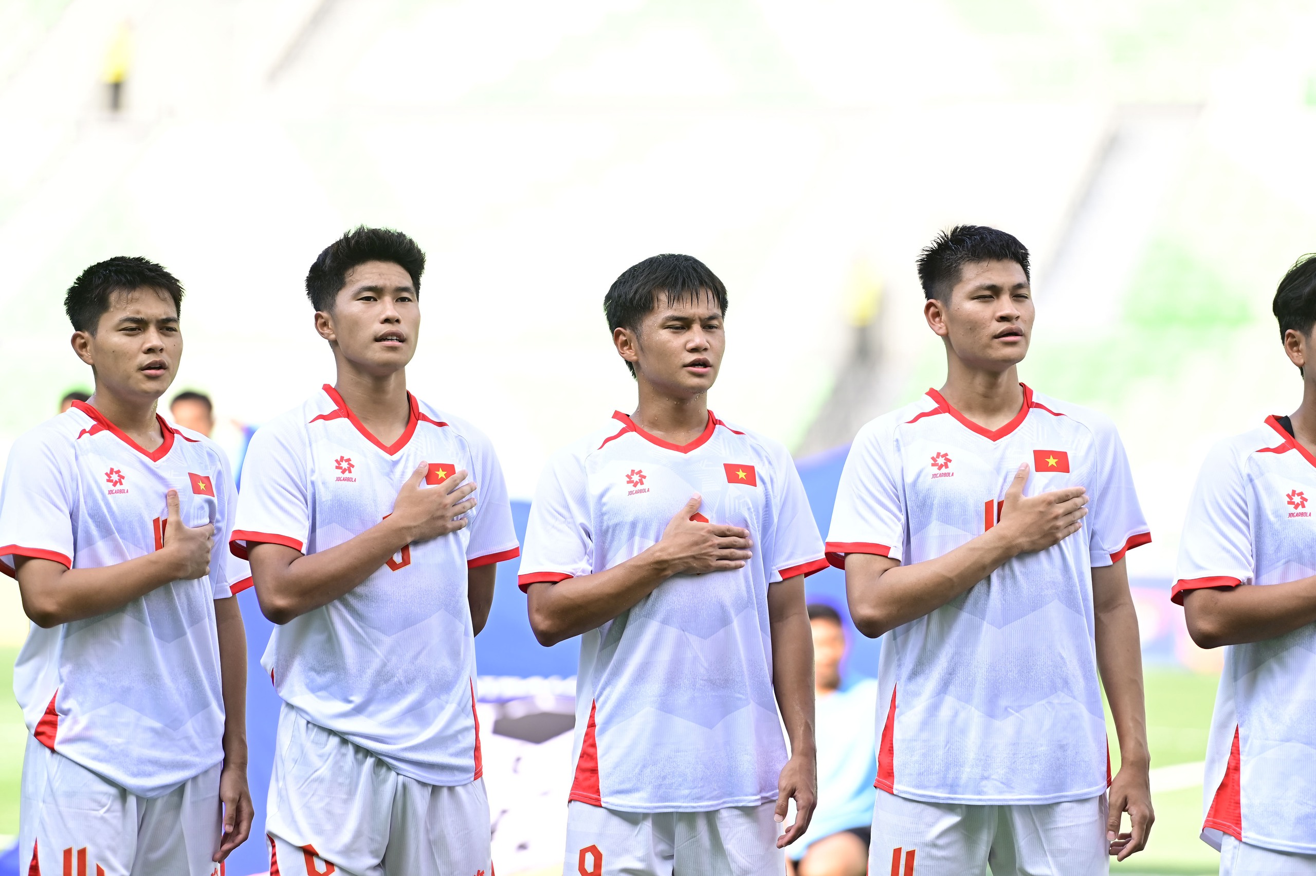 Tin nóng bóng đá Việt Nam hôm nay 7/6: U19 Việt Nam có thể bị loại; Công Phượng chia sẻ xúc động - Ảnh 1. Tin nóng bóng đá Việt Nam hôm nay 7/6: U19 Việt Nam có thể bị loại; Công Phượng chia sẻ xúc động - Ảnh 1.