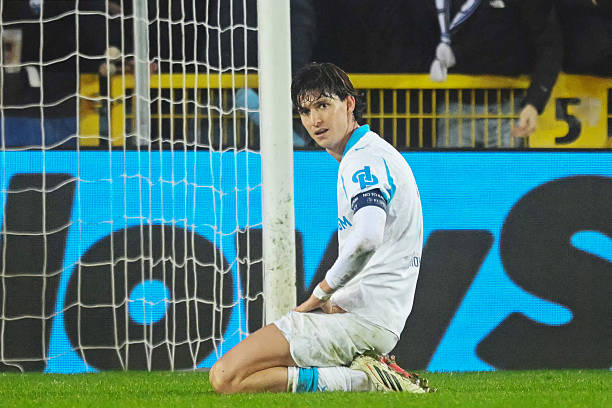 Đội tuyển Argentina vừa nhận cú sốc lớn về lực lượng chỉ ít ngày trước khi World Cup 2026 khởi tranh. Trung vệ Leonardo Balerdi đã chính thức bị loại khỏi giải đấu vì chấn thương. Ảnh: Grtty