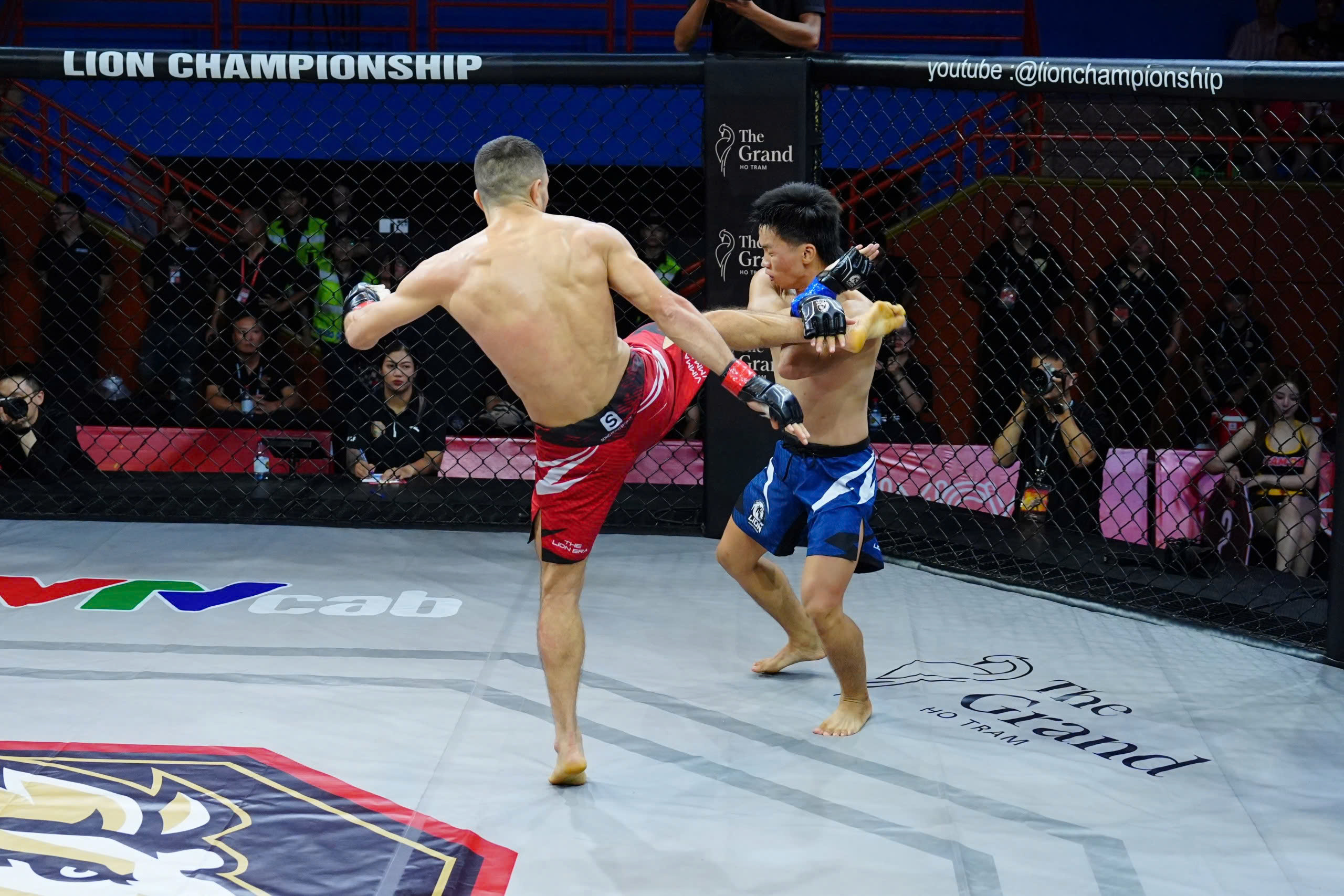LION Championship 32: Võ sĩ Bùi Trường Sinh hạ knock-out đối thủ Philippines ở phút thứ 3 - Ảnh 2. LION Championship 32: Võ sĩ Bùi Trường Sinh hạ knock-out đối thủ Philippines ở phút thứ 3 - Ảnh 2.