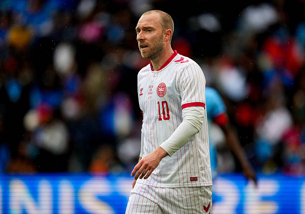 Christian Eriksen đã được xuất viện, nhưng tiền vệ người Đan Mạch vẫn từ chối đưa ra bất kỳ cam kết nào về tương lai sự nghiệp sau lần gục ngã đầy kinh hoàng thứ hai trên sân cỏ trong vòng 5 năm. Christian Eriksen đã được xuất viện, nhưng tiền vệ người Đan Mạch vẫn từ chối đưa ra bất kỳ cam kết nào về tương lai sự nghiệp sau lần gục ngã đầy kinh hoàng thứ hai trên sân cỏ trong vòng 5 năm.