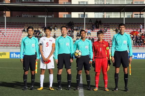Trọng tài Singapore bắt trận play-off xác định đội dự V-League 2026/27 - Ảnh 1. Trọng tài Singapore bắt trận play-off xác định đội dự V-League 2026/27 - Ảnh 1.