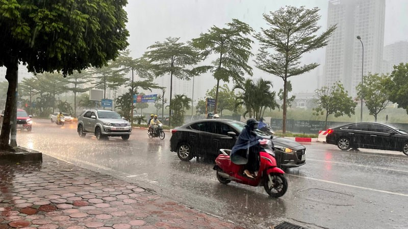 Cảnh báo mưa dông kèm lốc sét, mưa đá tại Hà Nội - Ảnh 1. Cảnh báo mưa dông kèm lốc sét, mưa đá tại Hà Nội - Ảnh 1.