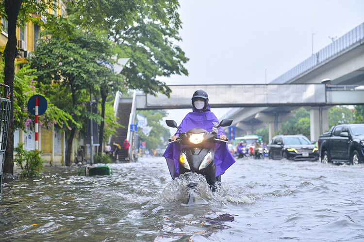 Dự báo thời tiết ngày 11/7: Bắc bộ và Trung bộ mưa to, biển động mạnh - Ảnh 1. Dự báo thời tiết ngày 11/7: Bắc bộ và Trung bộ mưa to, biển động mạnh - Ảnh 1.