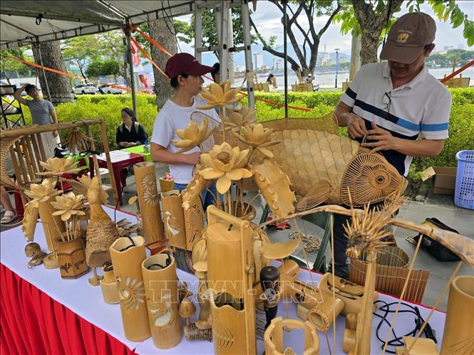 Lần đầu tổ chức ngày hội mỹ thuật kết nối nghệ sĩ với công chúng - Ảnh 2. Lần đầu tổ chức ngày hội mỹ thuật kết nối nghệ sĩ với công chúng - Ảnh 2.