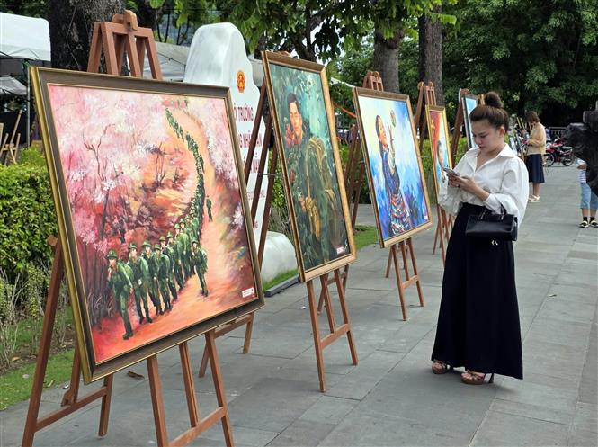 Lần đầu tổ chức ngày hội mỹ thuật kết nối nghệ sĩ với công chúng - Ảnh 4. Lần đầu tổ chức ngày hội mỹ thuật kết nối nghệ sĩ với công chúng - Ảnh 4.