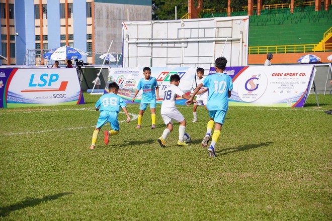 Gieo mầm giấc mơ World Cup từ mùa hè tuổi thơ - Ảnh 1. Gieo mầm giấc mơ World Cup từ mùa hè tuổi thơ - Ảnh 1.