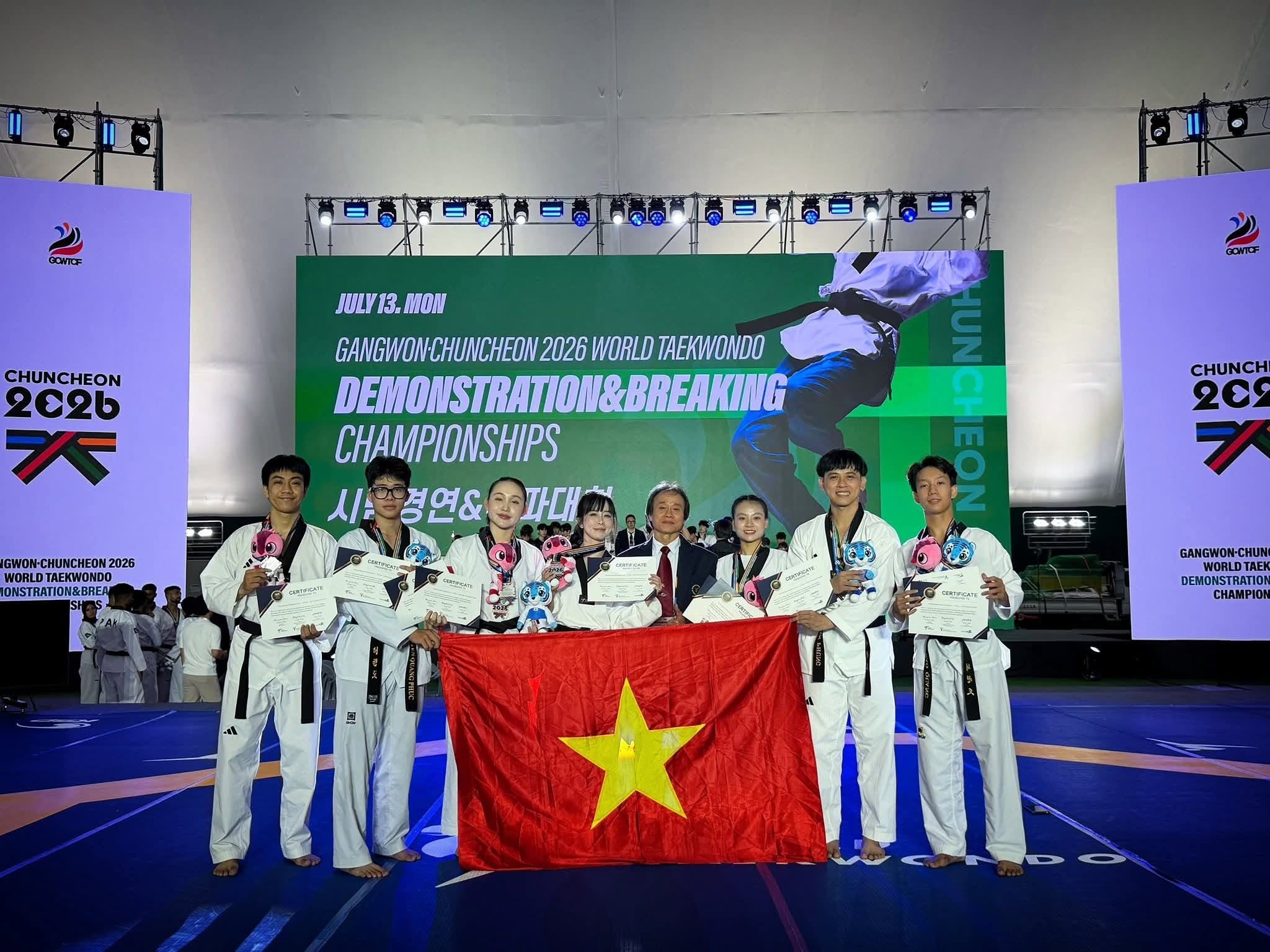 Châu Tuyết Vân cùng taekwondo Việt Nam giành HCB thế giới - Ảnh 1.
