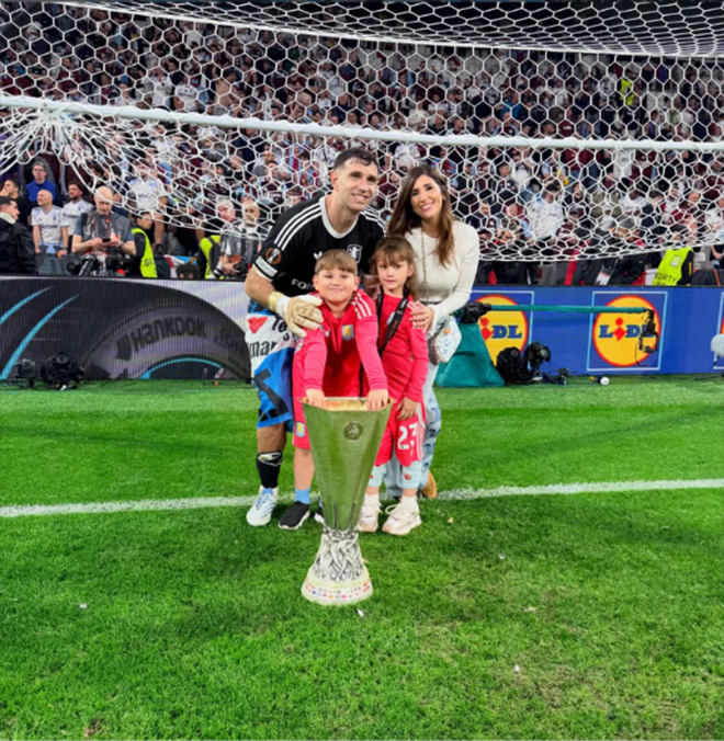 Dàn WAGs xinh đẹp của tuyển Argentina: Từ mối tình ở bến xe buýt đến cô giáo thể dục và vũ công - Ảnh 9. World Cup 2026
