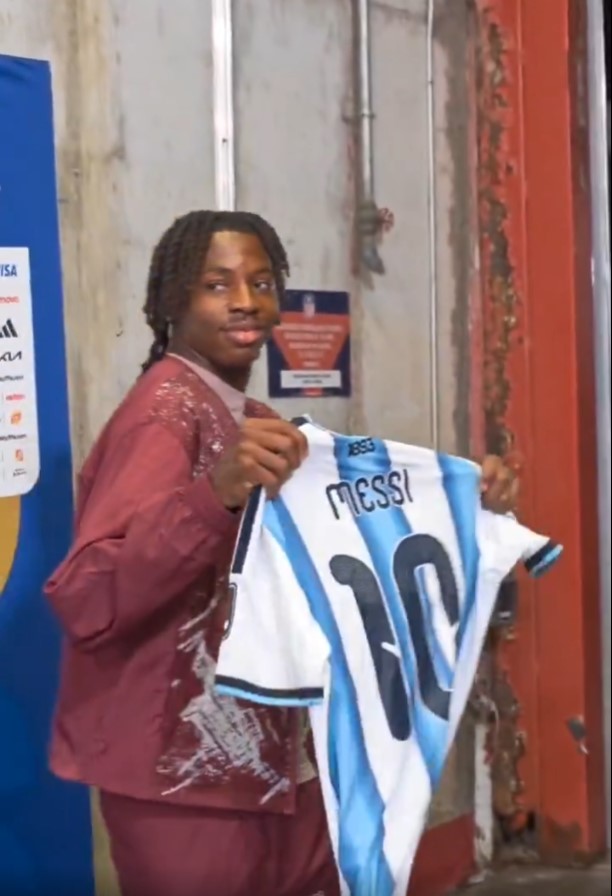 Sao ĐT Thụy Sĩ và Roberto Baggio kheo áo đấu của Messi ở World Cup 2026 - Ảnh 1.