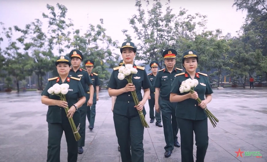 "Miền xa thẳm" - Khi tình yêu hóa thành tượng đài - Ảnh 2.