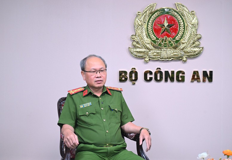 Bộ Công an lý giải quy định người thân phải thông báo lưu trú khi ở qua đêm - Ảnh 1. Bộ Công an lý giải quy định người thân phải thông báo lưu trú khi ở qua đêm - Ảnh 1.