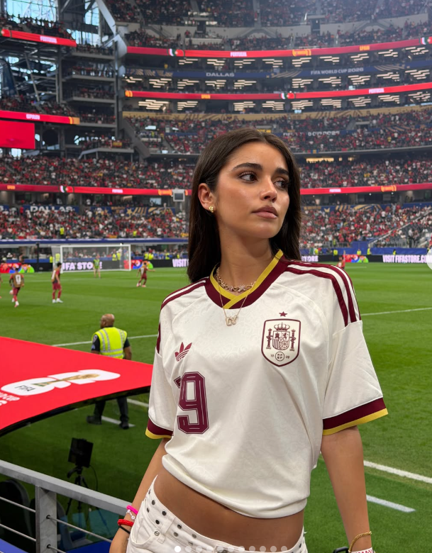Bạn gái người mẫu của Lamine Yamal vỡ òa khi Tây Ban Nha vào chung kết World Cup 2026 - Ảnh 5. Bạn gái người mẫu của Lamine Yamal vỡ òa khi Tây Ban Nha vào chung kết World Cup 2026 - Ảnh 5.