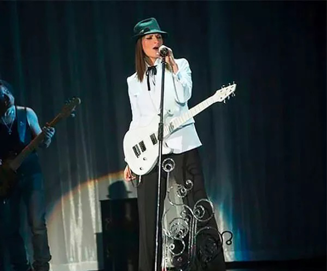 Laura Pausini: Giọng ca Italy được FIFA chọn cho lễ bế mạc World Cup 2026 - Ảnh 4. Laura Pausini: Giọng ca Italy được FIFA chọn cho lễ bế mạc World Cup 2026 - Ảnh 4.