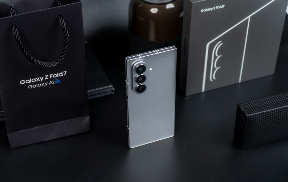 Mỏng đến mức nào là đủ? Cuộc đua đưa điện thoại gập nhẹ như một chiếc smartphone thường - Ảnh 2. Mỏng đến mức nào là đủ? Cuộc đua đưa điện thoại gập nhẹ như một chiếc smartphone thường - Ảnh 2.