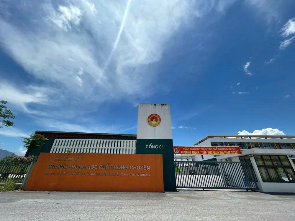 Khởi tố thêm 1 bị can trong vụ án tại Điểm thi Trường THPT Chuyên Tuyên Quang - Ảnh 1. Khởi tố thêm 1 bị can trong vụ án tại Điểm thi Trường THPT Chuyên Tuyên Quang - Ảnh 1.