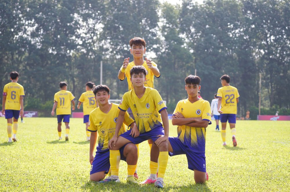 VCK U17 QG – Cúp Rồng Đỏ 2026: Hà Nội sớm giành vé tứ kết - Ảnh 2. VCK U17 QG – Cúp Rồng Đỏ 2026: Hà Nội sớm giành vé tứ kết - Ảnh 2.