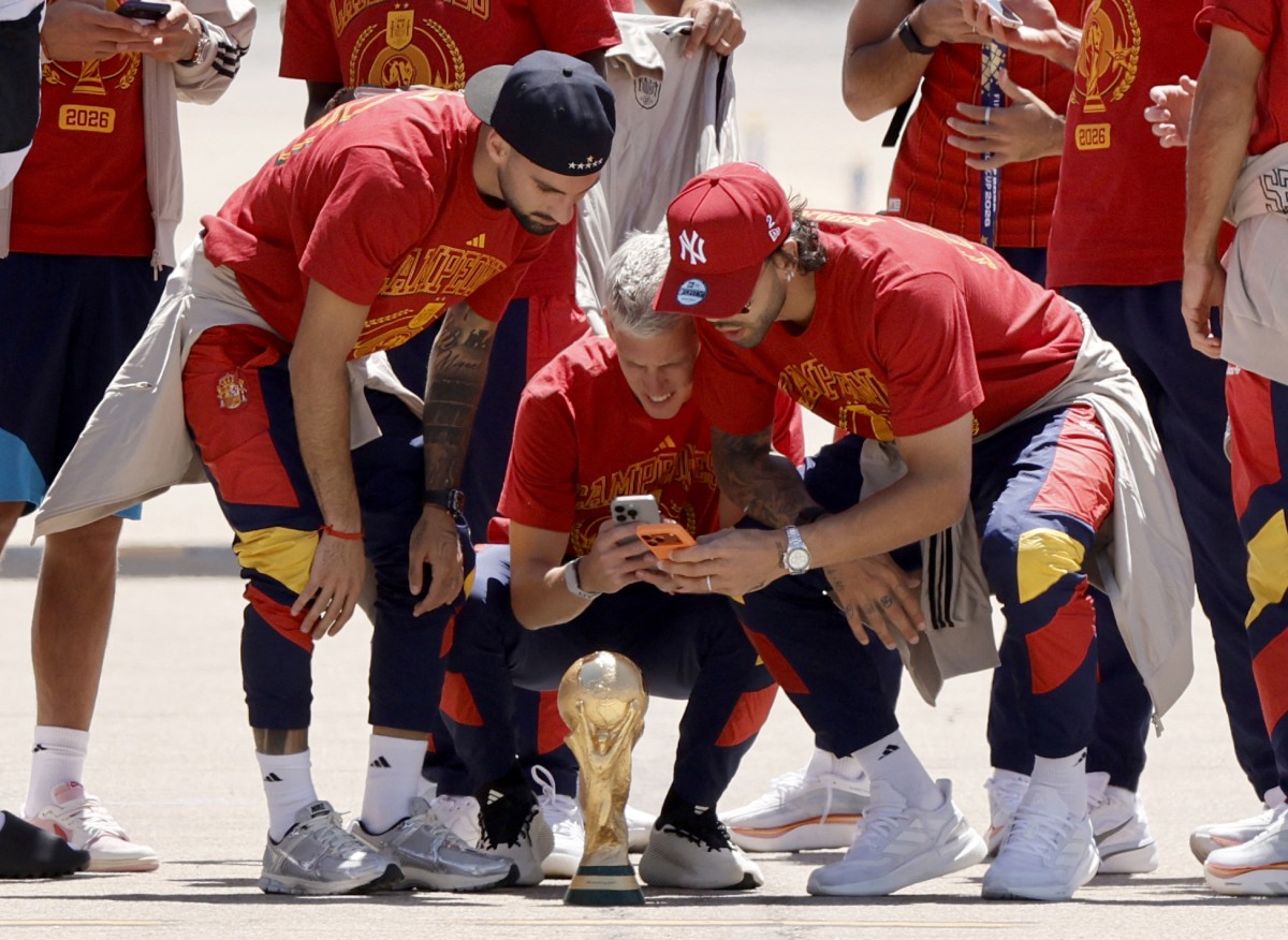 CHÙM ẢNH: Tây Ban Nha đem cúp vô địch World Cup 2026 về nhà - Ảnh 6. CHÙM ẢNH: Tây Ban Nha đem cúp vô địch World Cup 2026 về nhà - Ảnh 6.