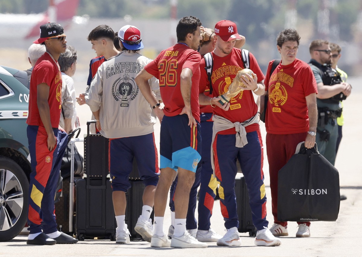 CHÙM ẢNH: Tây Ban Nha đem cúp vô địch World Cup 2026 về nhà - Ảnh 4. CHÙM ẢNH: Tây Ban Nha đem cúp vô địch World Cup 2026 về nhà - Ảnh 4.