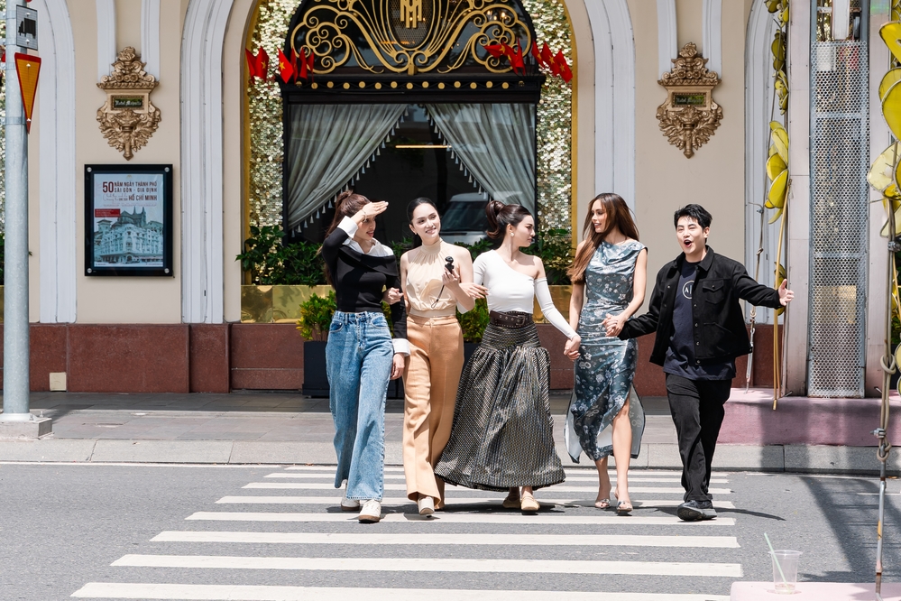 Hương Giang làm "tour guide", đưa dàn Hoa hậu quốc tế khám phá TP.HCM - Ảnh 3. Hương Giang làm "tour guide", đưa dàn Hoa hậu quốc tế khám phá TP.HCM - Ảnh 3.