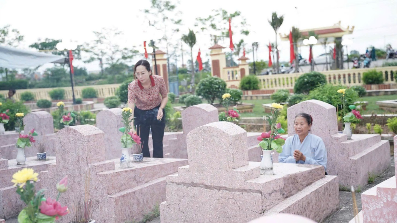 Nghi thức thắp hương tri ân liệt sĩ