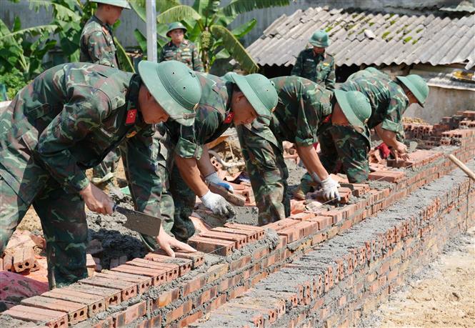 Điểm tựa của người dân vùng lũ Mường Than - Ảnh 2.