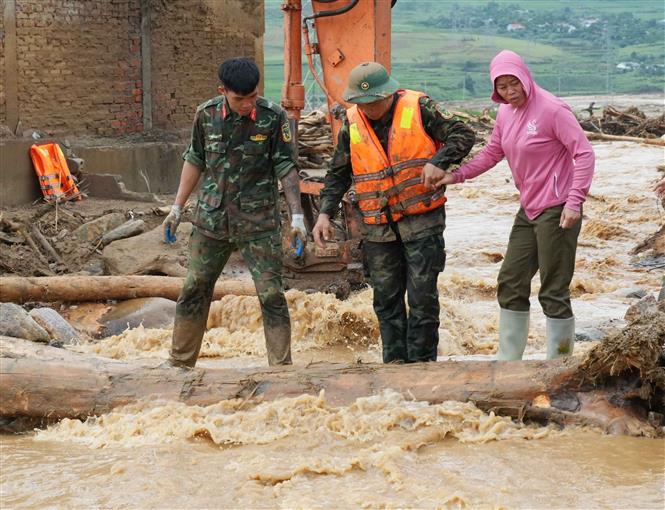 Điểm tựa của người dân vùng lũ Mường Than - Ảnh 1.