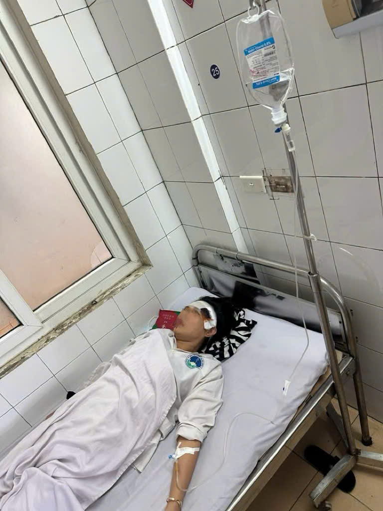 Hành hung điều dưỡng ngay trong bệnh viện: Ai sẽ bảo vệ người bảo vệ sức khỏe cộng đồng? - Ảnh 1. Hành hung điều dưỡng ngay trong bệnh viện: Ai sẽ bảo vệ người bảo vệ sức khỏe cộng đồng? - Ảnh 1.