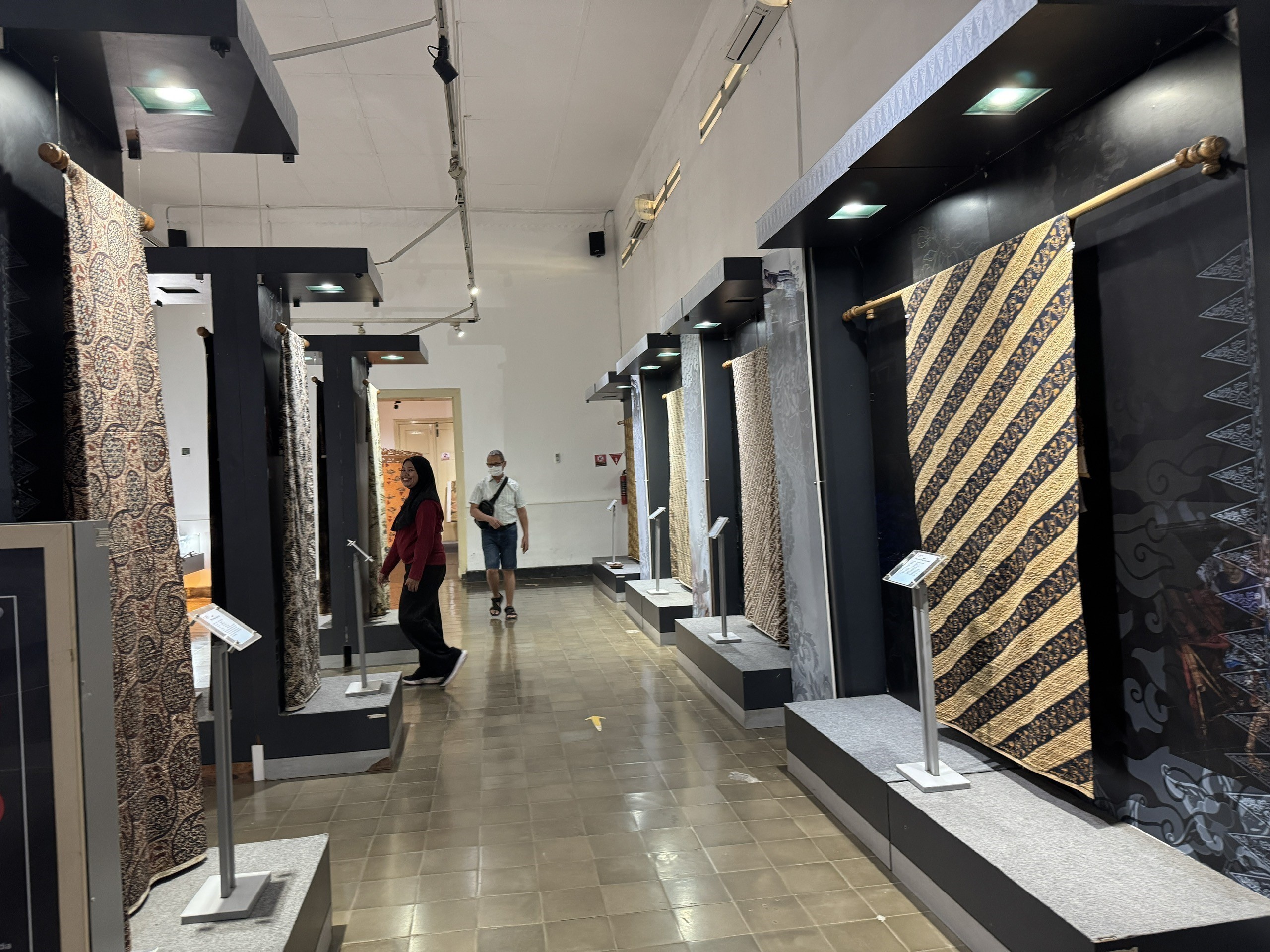 Bảo tàng Batik Pekalongan, lưu giữ và trao truyền di sản văn hóa Indonesia - Ảnh 3.